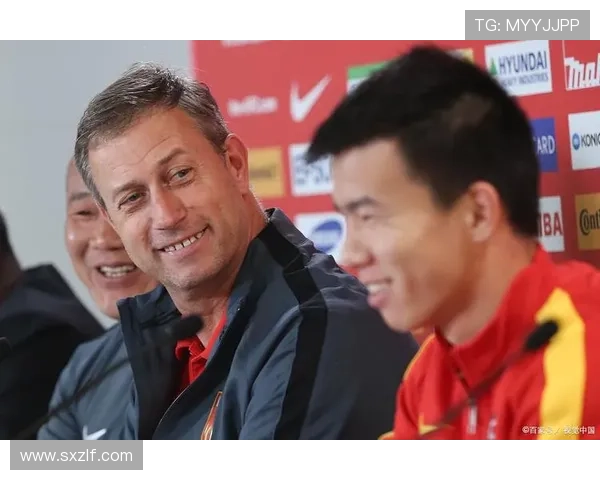 国足备战世界杯预选赛主帅调整阵容引发球迷热议新老交替前景受关注