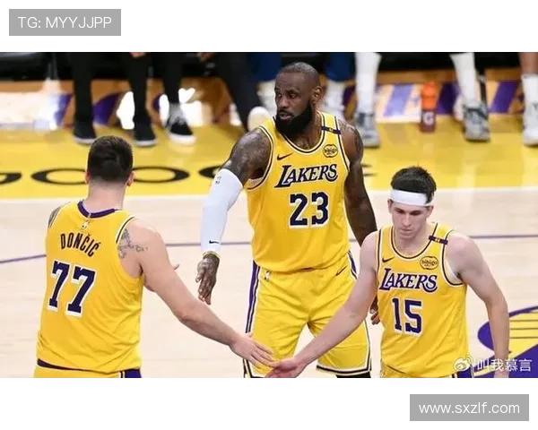 詹姆斯赛季首战大爆发湖人击败勇士迎来开门红
